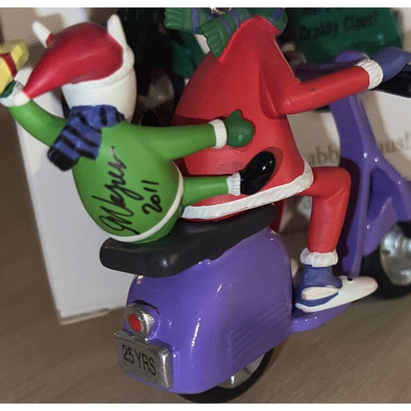 EVENT REPAINT 2011 Hallmark Keepsake Ornament Maxine Here Comes Crabby Claus NIB - Picture 3 of 5